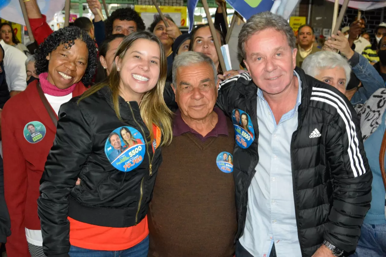 Candidatos Luiz Fernando (PSD ) e Carol Caram (Avante) inauguram comitê político